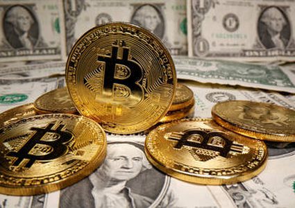 "بيتكوين" يهوي من القمة التاريخية