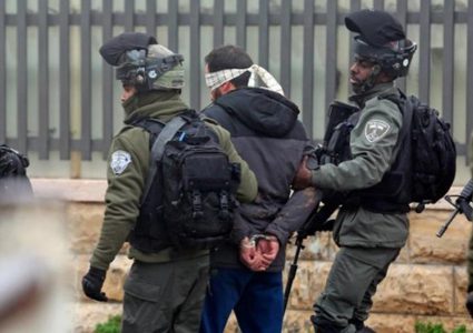 اعتقالات ومداهمات بالضفة