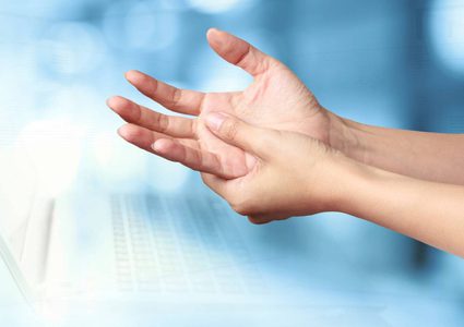 هذا ما يكشفه تنمّل أيديكم من أسرار صحتكم