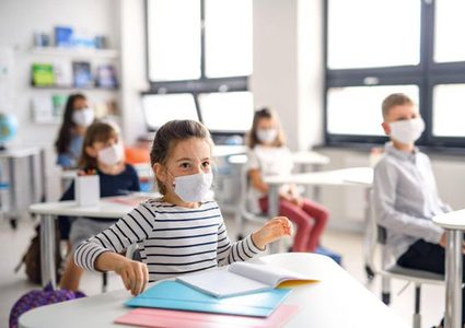 خبير يؤكد عدم ضرورة إغلاق المدارس لوقف إنتشار كورونا