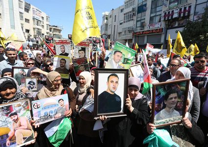 البيرة: اعتصام لإسناد الأسرى ضمن فعاليات الحملة الدولية