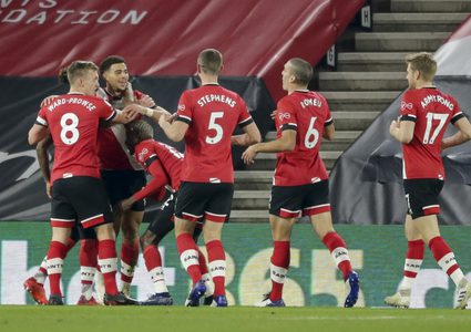 ساوثهامبتون يقدم هدية لمانشستر يونايتد بالإطاحة بليفربول