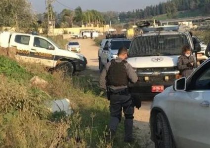 هدم جدران بمنطقة سهلية قرب باقة الغربية