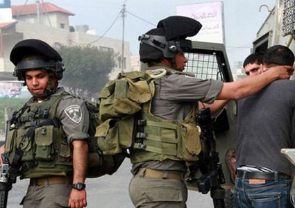 قوات الاحتلال تعتقل مواطنين من طولكرم