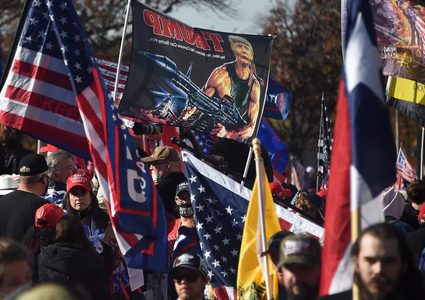 عشرات الآلاف من أنصار ترامب يحتشدون وسط واشنطن