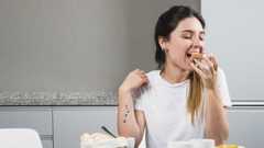 طرق حل مشكلة الإفراط في الأكل للقضاء على الجوع