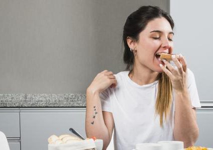 طرق حل مشكلة الإفراط في الأكل للقضاء على الجوع