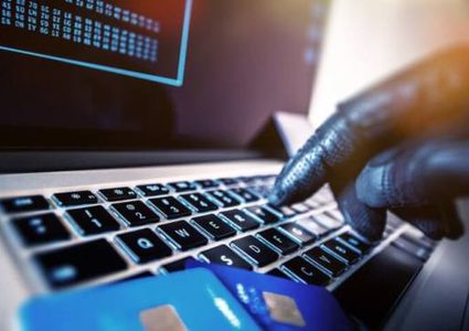 مسلح مقنع يسرق مصرفا في سان بطرسبورغ