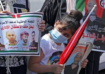 الأسير كريم يونس يدخل عامه الـ39 في الأسر