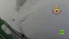 مروحية تنقذ عائلة حاصرها الثلج