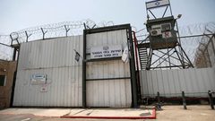 نادي الأسير: 266 أسيرا ارتقوا في سجون الاحتلال منذ عام 1967