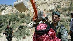 رئيس بلدية دير بلوط: نتعرض يومياً لاعتداءات المستوطنين ومضايقاتهم