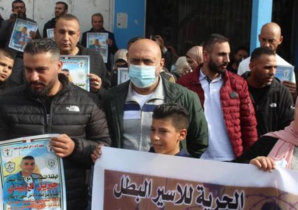 الأسيران جبريل وداوود الزبيدي يعلقان إضرابهما المفتوح عن الطعام