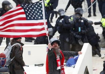 مقتل 4 أشخاص خلال احتجاجات الليلة الماضية في واشنطن