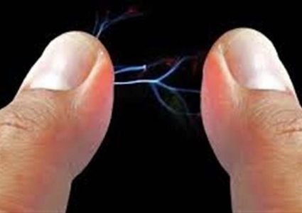 سنغافورة.. علماء يطورون مادة تحول عرق الجسم لكهرباء