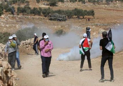 رام الله: اصابات جراء قمع الاحتلال مسيرة سلمية في دير جرير