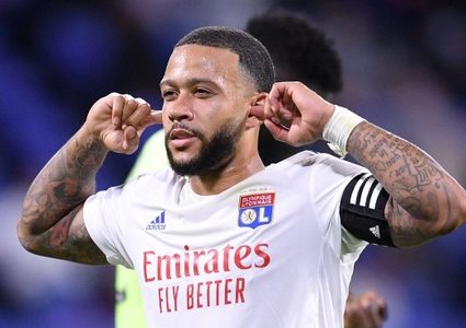 قرار نهائي من برشلونة في صفقة ديباي