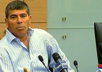 اتهام أشكنازي بدفن شبهات جنائية تدين نتنياهو بقضية الغواصات