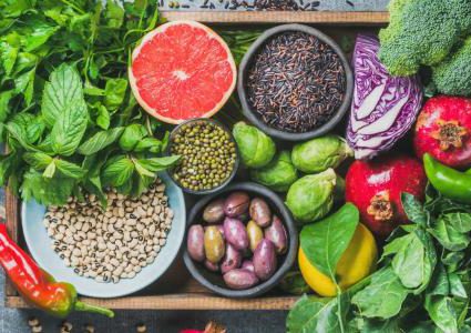 خبراء يكشفون أسماء الأطعمة التي تساعد على خسارة الوزن