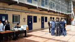 التماس للعليا ضد قرار عدم تطعيم الأسرى بلقاح "كورونا"