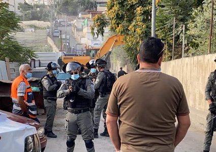 أهالي حي وادي الربابة من سلوان يتصدون لجرافات الاحتلال