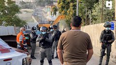 أهالي حي وادي الربابة من سلوان يتصدون لجرافات الاحتلال