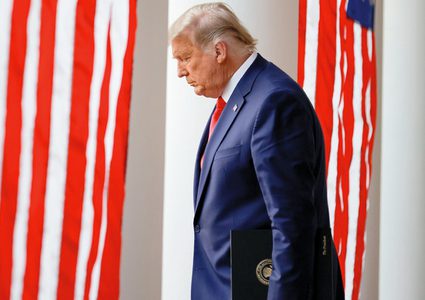 ترامب يواجه خطر العزل بعد تحريض مؤيديه اقتحام الكونغرس