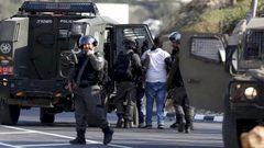 اعتقالات ومداهمات في الضفة