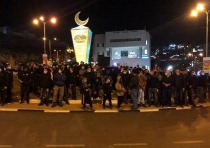 اعتقالات وإصابات بإم الفحم إثر قمع مظاهرة ضد العنف