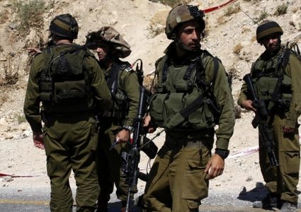 الاحتلال يعتقل شابا من بلدة عقربا جنوب نابلس