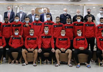 الرجوب يتفقد معسكر منتخبنا الوطني الأول لكرة القدم