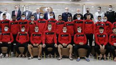 الرجوب يتفقد معسكر منتخبنا الوطني الأول لكرة القدم