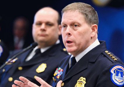 تفاصيل "مثيرة للشكوك" يكشفها رئيس شرطة الكونغرس المستقيل