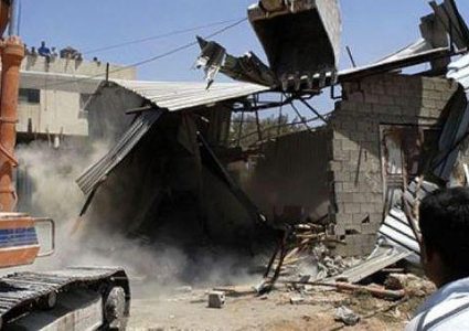 الاحتلال يهدم سورا شمال شرق القدس المحتلة