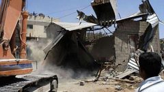 الاحتلال يهدم سورا شمال شرق القدس المحتلة