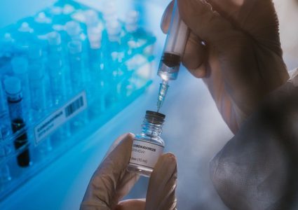 بشرى سارة.. لقاح كورونا قد يعالج مرض السرطان