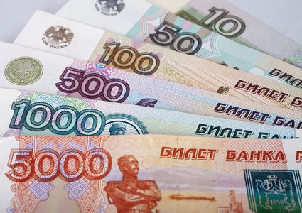 الروبل الروسي يرتفع أمام اليورو والدولار