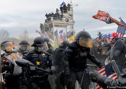 شرطة الكونغرس تحقق في تصرفات بعض رجالها بعد أعمال الشعب الأخيرة