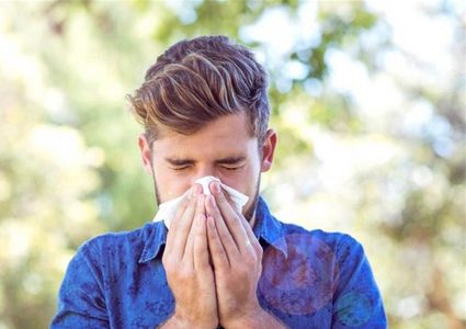 ما هي الأضرار الصحية المترتبة على كتم العطسة ؟