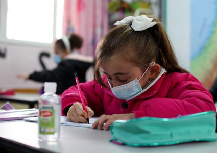 استئناف الدراسة في المدارس الحكومية بغزة بشكل جزئي للمرحلة الابتدائية