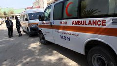 بتر يد شاب جراء انفجار لغم من مخلفات الاحتلال