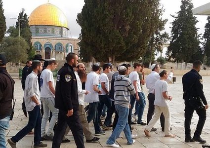 مستوطنون يقتحمون الأقصى ويؤدون طقوسا تلمودية