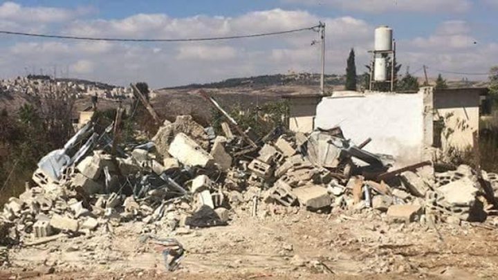 مقدسي يهدم منزله في بيت حنينا بضغط من الاحتلال