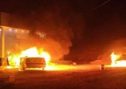 مستوطنون يحرقون مركبتين في بلدة ترمسعيا