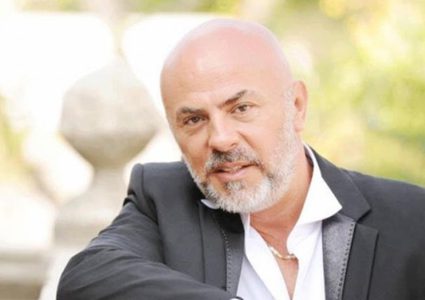 الفنان اللبناني وجيه صقر يصاب للمرة الثانية بفيروس كورونا