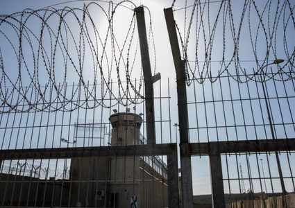 أسرى "شطة" يشتكون البرد القارص وشح الملابس الشتوية