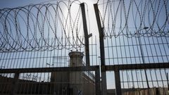أسرى "شطة" يشتكون البرد القارص وشح الملابس الشتوية