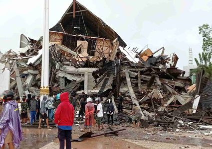 قتلى وجرحى ومفقودون إثر زلزال ضرب إندونيسيا