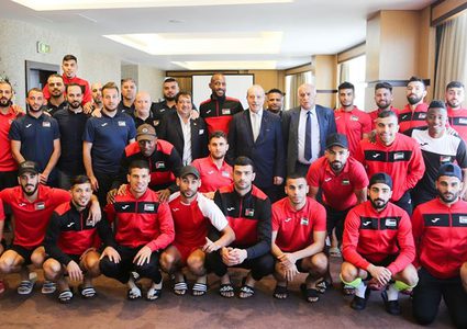 الرجوب يتفقد بعثة الفدائي قبيل اللقاء الودّي أمام منتخب الكويت