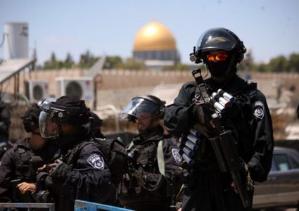 القدس: الاحتلال يعتقل مواطنا وزوجته من جبل المكبر